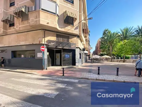 Local comercial en calle de la Cruz del Sur, 35