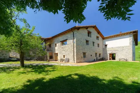 Casa en Junto Al Conjunto Monumental de Quejana