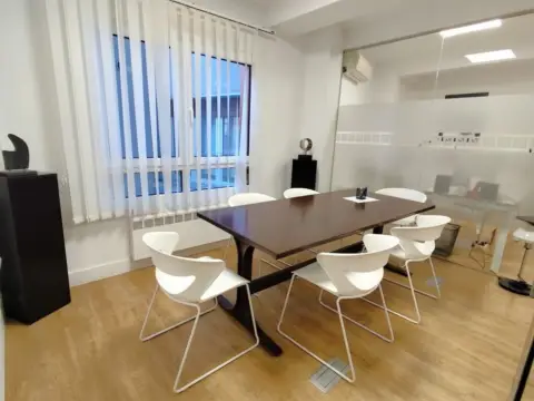 Oficina en Avenida-Boulevard