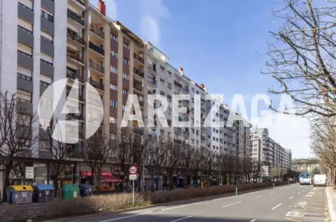 Local comercial en Avenida de Madrid, 22