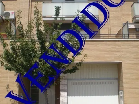 Casa adosada en Paseo del Moncayo