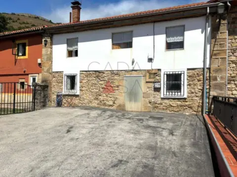Casa adosada en calle de la Concepción