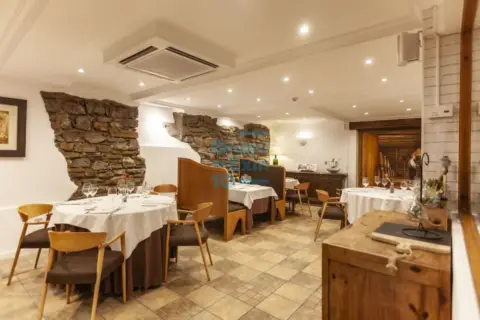 Local comercial en Kolon Pasealekua, 21