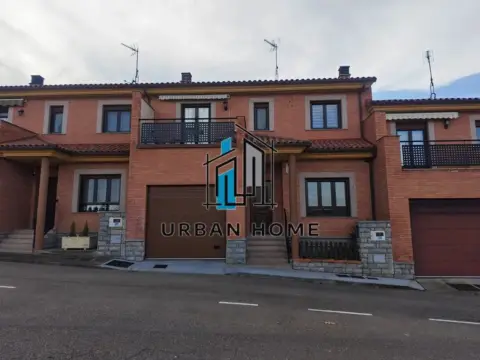 Casa adosada en calle el Cuesto