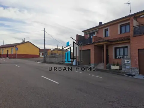 Casa adosada en calle el Cuesto