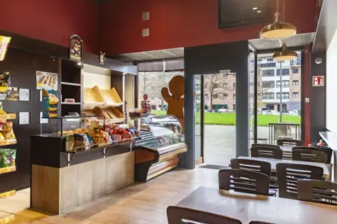Local comercial en Etxeberri Plaza