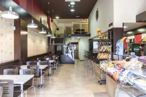 Local comercial en Etxeberri Plaza