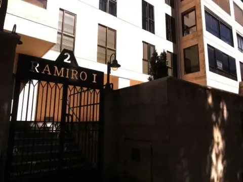 Piso en calle de la Universidad, 2