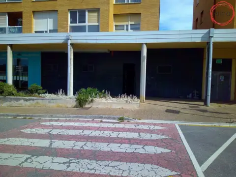 Local comercial en Huarte - Uharte
