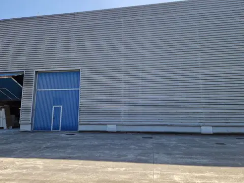 Nave comercial en calle Etxezarreta Industrialdea Auzoa