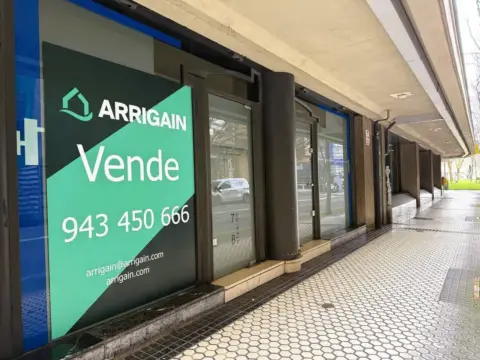 Local comercial en calle de Etxaide, 7