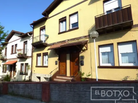Casa adosada en Santiago Etxaldea