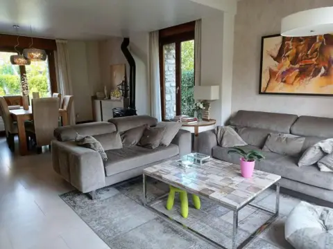 Casa pareada en calle Mendia