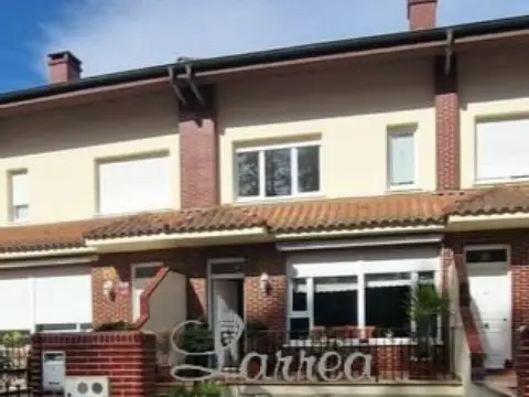 Casa adosada en calle de Sabino Arana