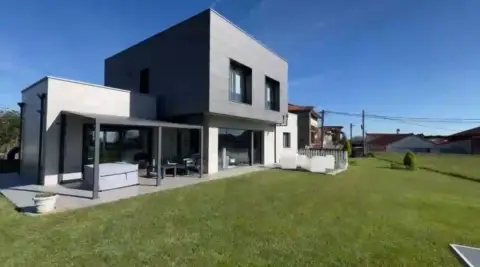 Chalet en calle de la Llanilla