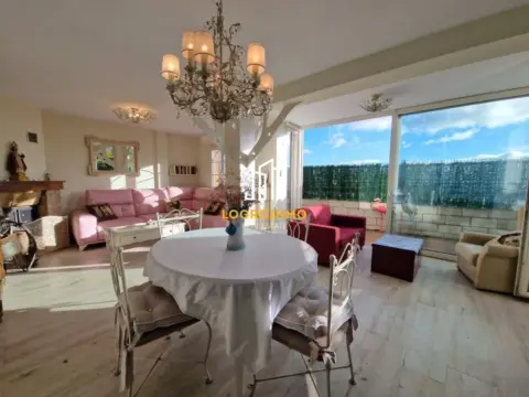 Chalet en Lapoblación