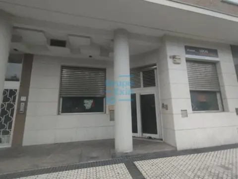 Local comercial en Avenida de Zumalakarregi, 9