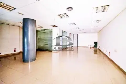 Local comercial en calle Elcano