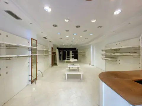 Local comercial en calle de Secundino Esnaola, 12