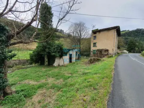 Casa en calle Gi-2120