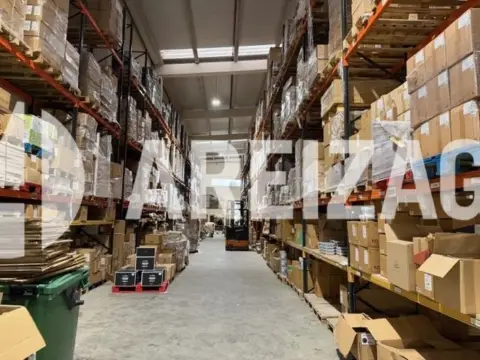 Almacén en Egiburuberri Pasealekua