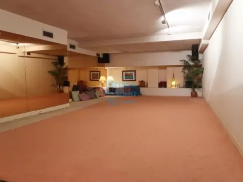 Local comercial en calle de Catalina Erauso