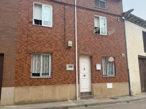 Casa adosada en Herrera de Pisuerga