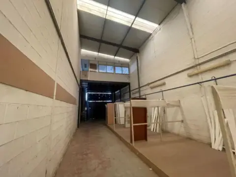Nave industrial en calle de Zuaznabar, 45