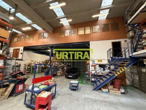 Nave industrial en calle Txirrita-Maleo, 2
