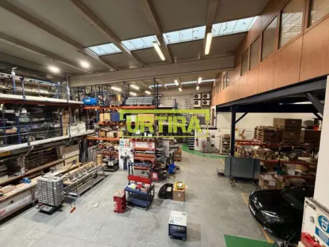 Nave industrial en calle Txirrita-Maleo, 2