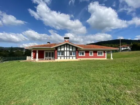 Chalet en Avenida de Larrakoetxe-Derio