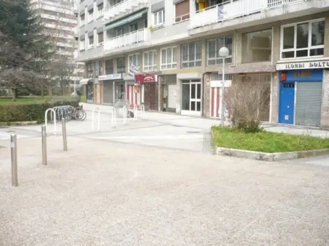 Local comercial en Amara Berri