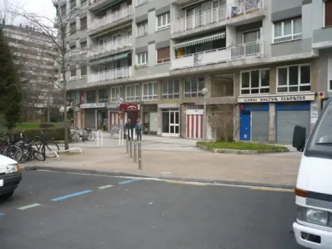 Local comercial en Amara Berri