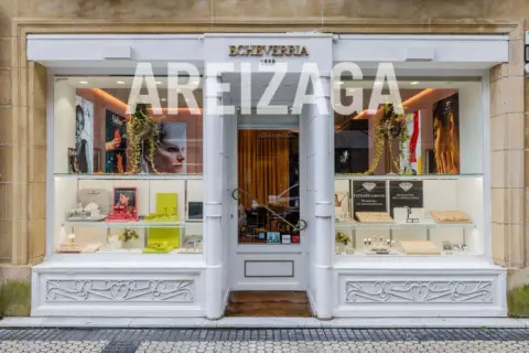 Local comercial en calle de Garibai, 1