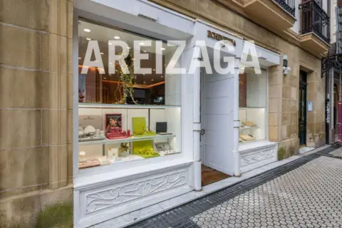 Local comercial en calle de Garibai, 1