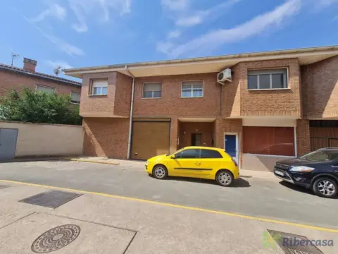 Casa adosada en calle Miguel Indurain, 1