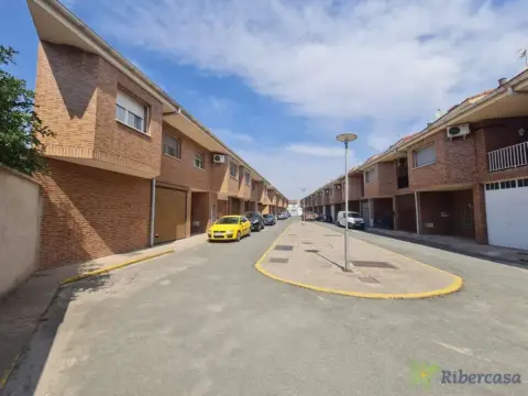 Casa adosada en calle Miguel Indurain, 1