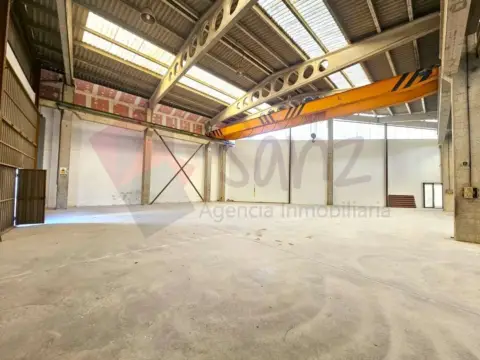 Nave industrial en calle de Luis Collado