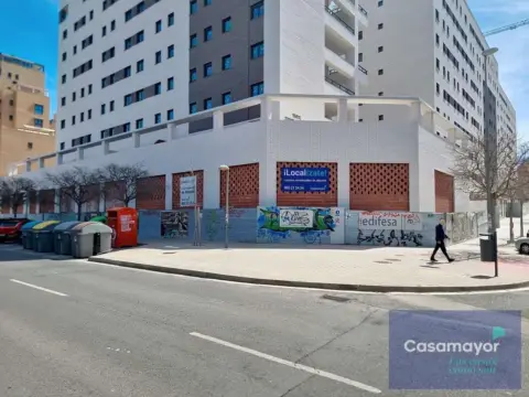 Local comercial en Avenida del Historiador Vicente Ramos