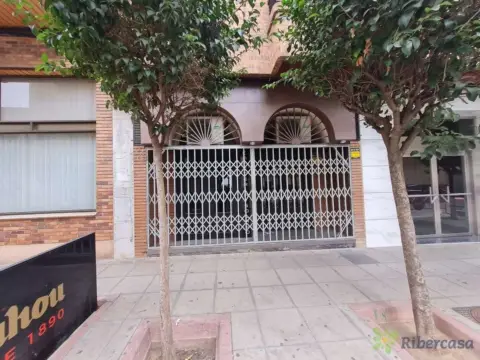 Local comercial en calle del Maestro Falla, 2