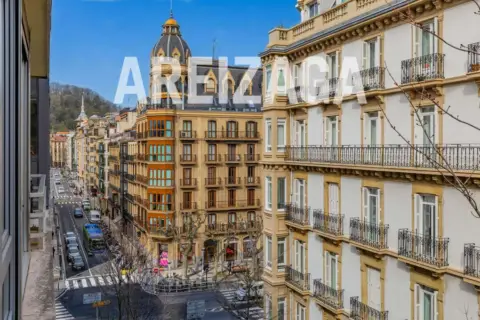 Piso en calle de Loiola, 4