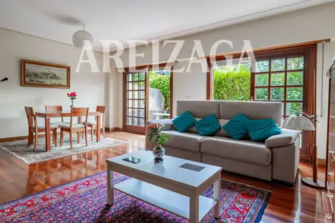 Casa pareada en calle de Rodil