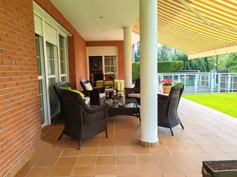 Chalet en Anguciana