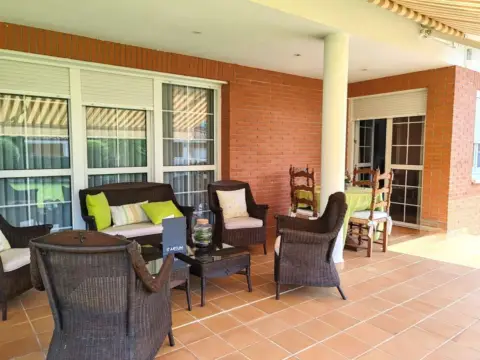 Chalet en Anguciana