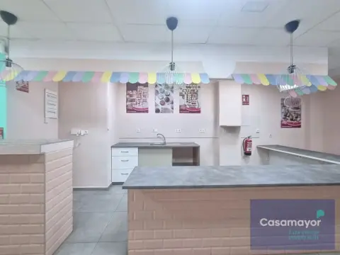 Local comercial en calle de Calderón de la Barca