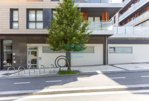 Local comercial en calle Estella, 11