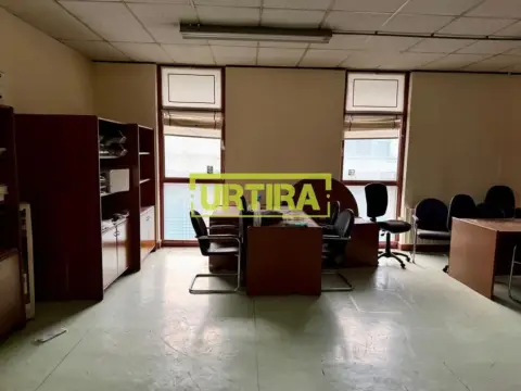 Oficina en Avenida de Ama Kandida, 21