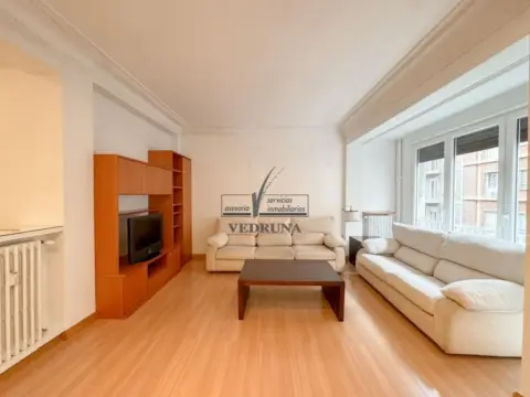 Piso en calle de José María Lacarra de Miguel