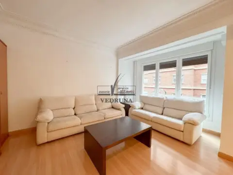 Piso en calle de José María Lacarra de Miguel