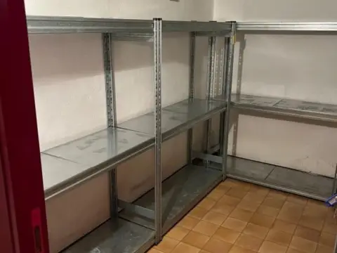 Trastero en Karlos I.aren Hiribidea